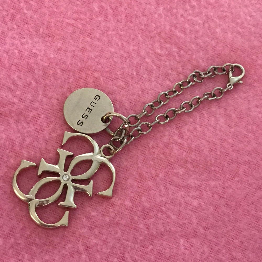🇨🇦 Guess Silver Bag Charm